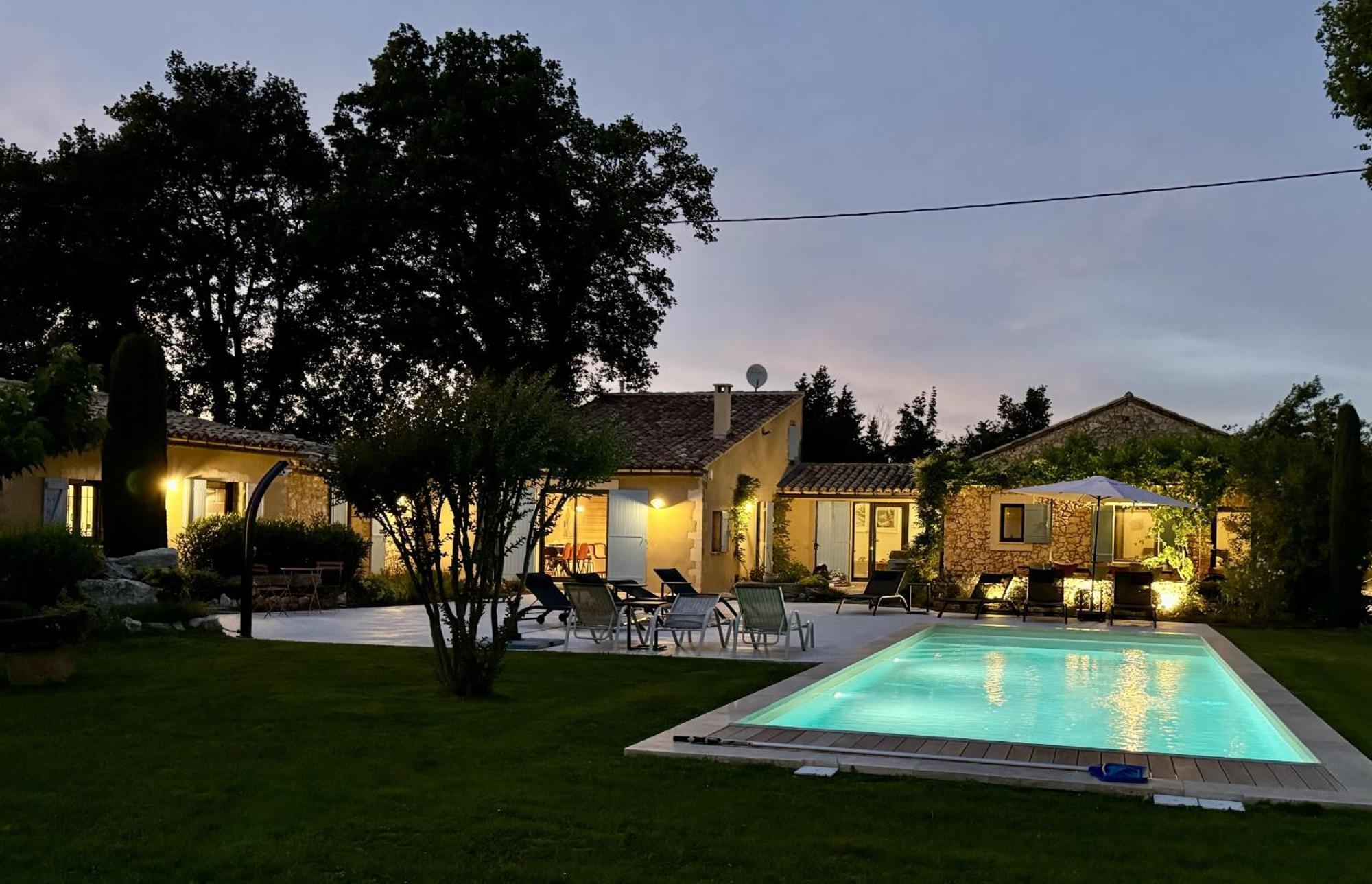 Maison Provençale avec piscine chauffée avec une jolie vue sur le Luberon, située au calme à Robion, proche de l'Isle sur la Sorgue, LS2-326 AMIRADOU Esterno foto
